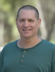 כע